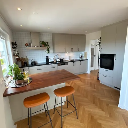 For Rent During Ons Week 10 Min Walk From Expo Area And 50 Metre From Bus Station To Center Vila Stavanger